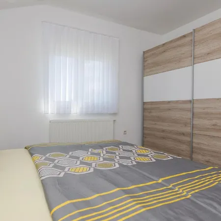 Dom wakacyjny Four-bedroom In Suhovare