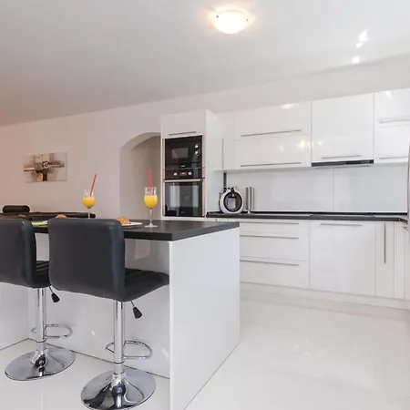 بيت للعطل Amazing In With Kitchen *