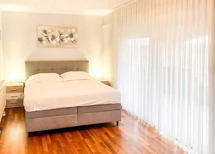 Four-bedroom In Holiday home