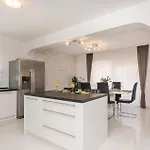Dom wakacyjny Four-bedroom In *