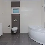Four-bedroom In Dom wakacyjny *