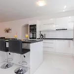 Dom wakacyjny Four-bedroom In *