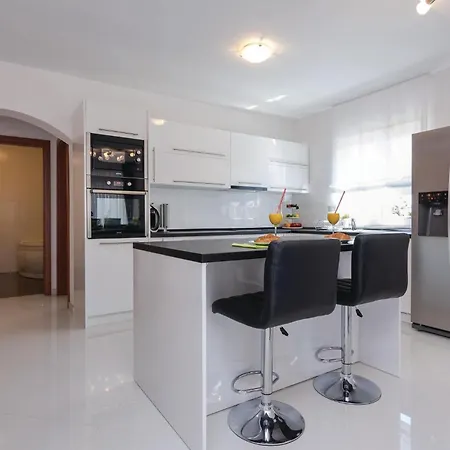 Amazing In With Kitchen Holiday home