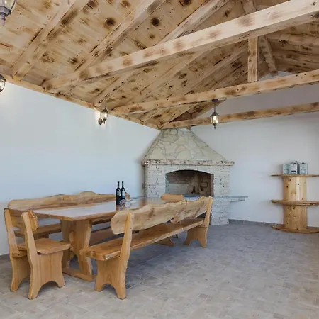 Four-bedroom In Prázdninový dům Suhovare