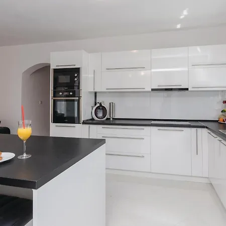 Holiday home Amazing In With Kitchen *