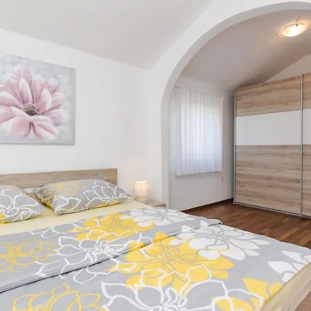 Four-bedroom In Prázdninový dům Suhovare