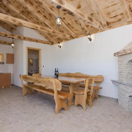 Four-bedroom In Semesterbostad Suhovare