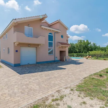Stunning Home In Suhovare *