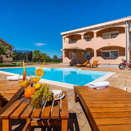Stunning Home In Suhovare
