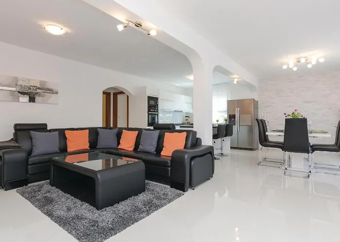 Semesterbostad Four-bedroom In