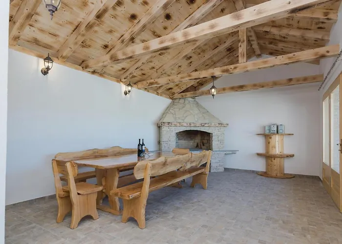 Four-bedroom In Semesterbostad Suhovare