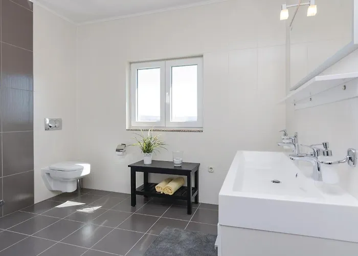 Four-bedroom In Suhovare