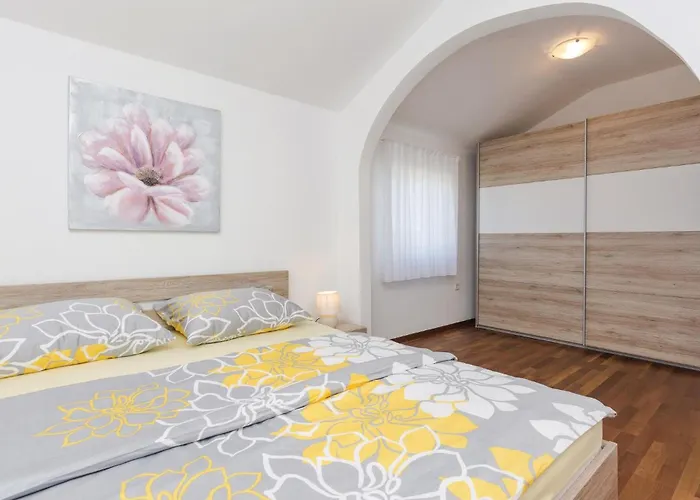 Four-bedroom In Semesterbostad Suhovare