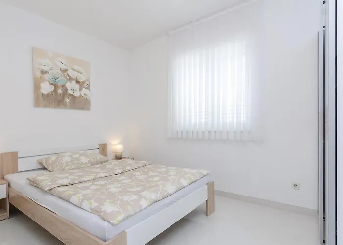 Four-bedroom In Semesterbostad Suhovare