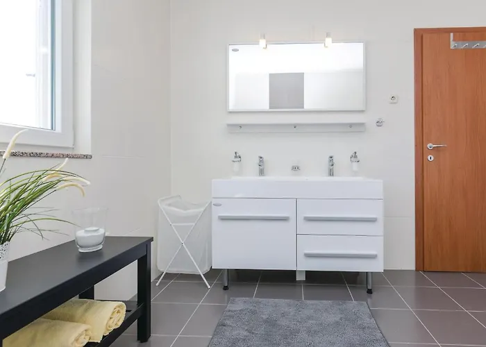 Four-bedroom In Suhovare